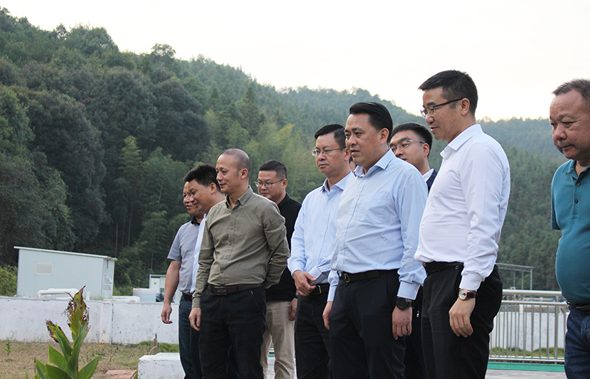 岑溪市稀土產(chǎn)業(yè)發(fā)展與礦山綜合治理考察組一行先后到我司龍南黃沙、定南上下營稀土尾水項(xiàng)目調(diào)研