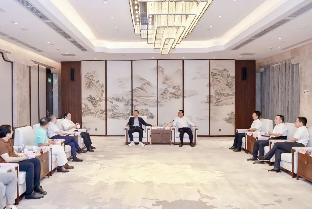 江西省萍鄉(xiāng)市委副書記、市長熊運浪會見天高集團李平總裁一行